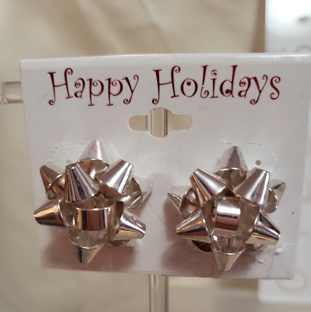 Silvertone Christmas bow earrings